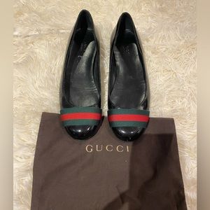 Authentic Gucci flats, fits like size 6, worn once, size 35.5